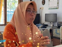 Guru Nur Aini Dipecat, Curhat Perjuangan Mengajar Jarak 114 Km Berakhir Sanksi ASN