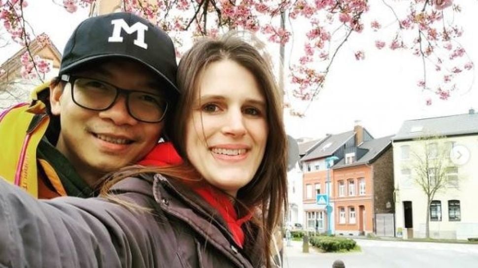 Selain aplikasi dating, pertemanan internasional dapat dimulai melalui pertukaran bahasa dan komunitas hobi online.