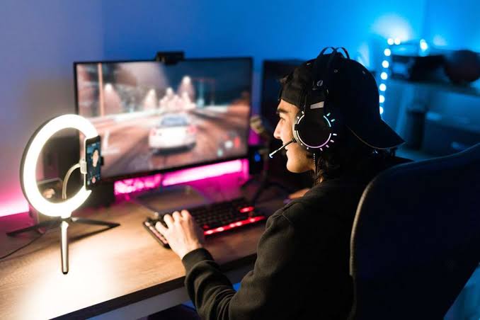 Memanfaatkan peluang dari fitur streaming untuk meraup cuan dari game dapat uang harian.